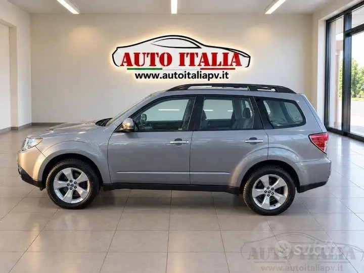 Subaru Forester 2011 photo 2