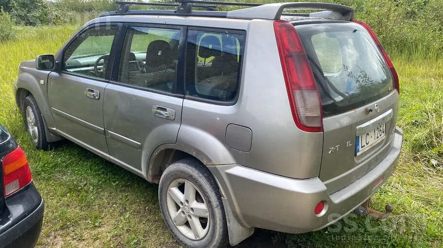 Nissan X-Trail 2004 photo 2