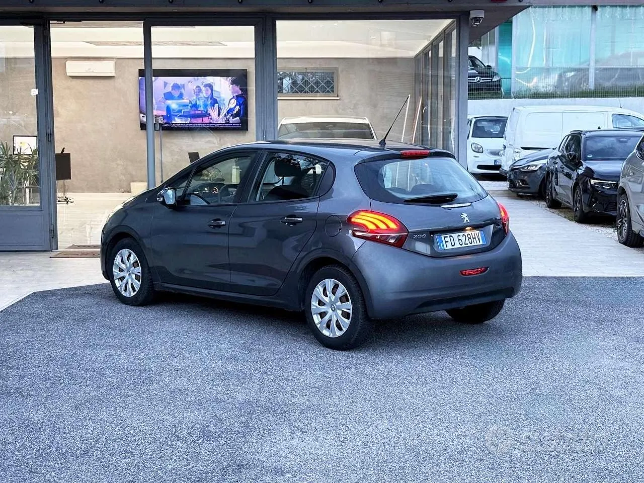 Peugeot 208 2016 photo 4