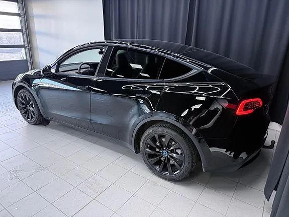 Tesla Model Y 2023 photo 5