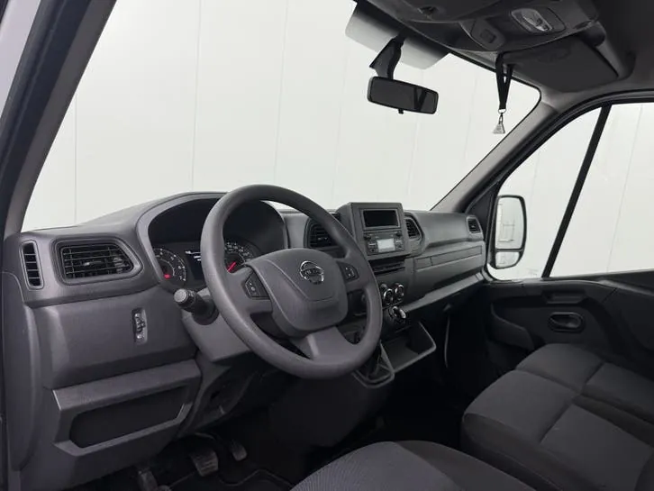 Nissan Interstar 2024 photo 3