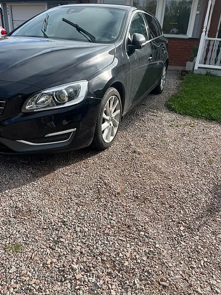 Volvo V60 2015 photo 2
