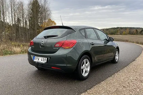 Opel Astra 2011 photo 5