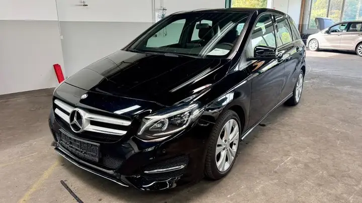 Mercedes-Benz B 180