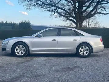 Audi A8 2013 photo 2