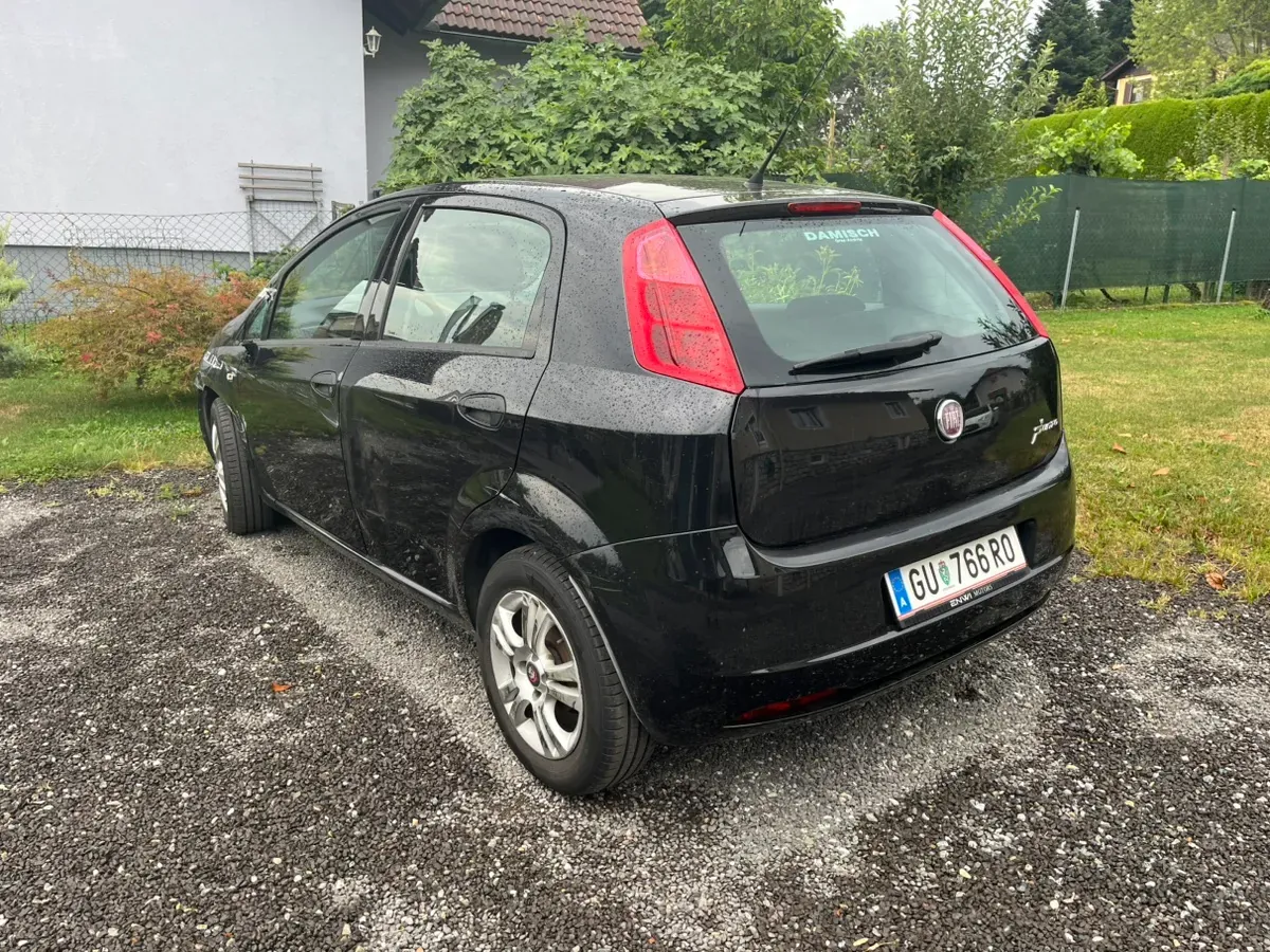 Fiat Grande Punto 2011 photo 3