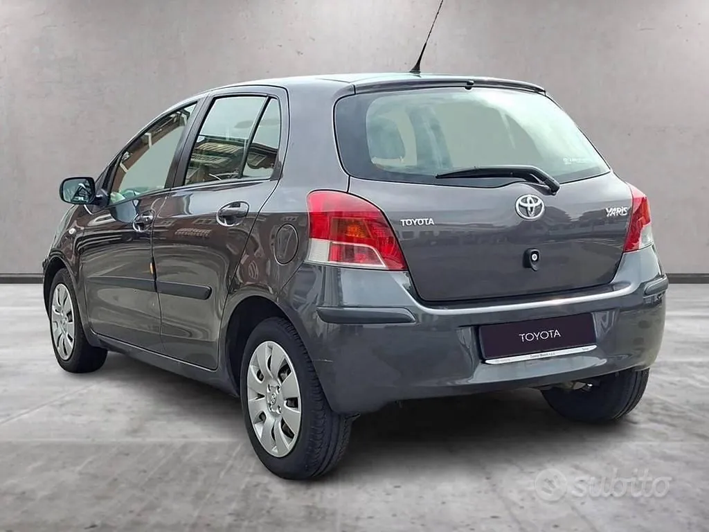 Toyota Yaris 2009 photo 2