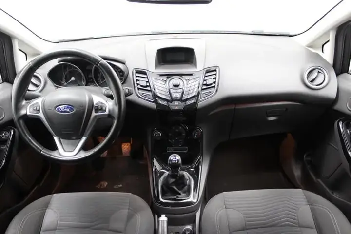Ford Fiesta 2013 photo 2