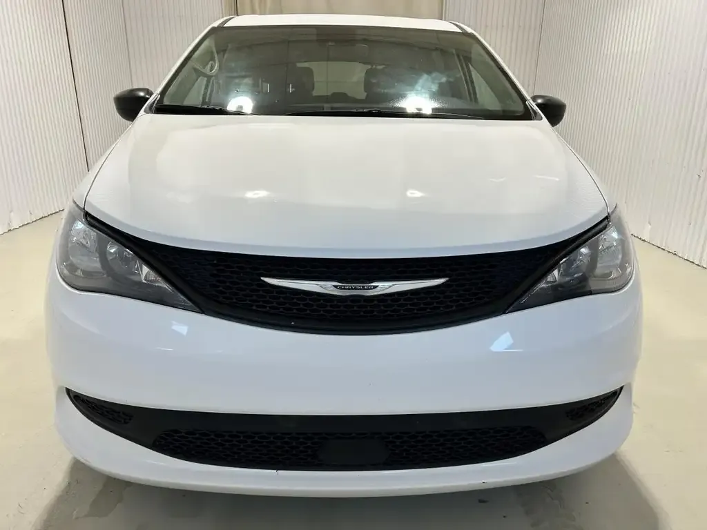 Chrysler Grand Caravan 2024 photo 3