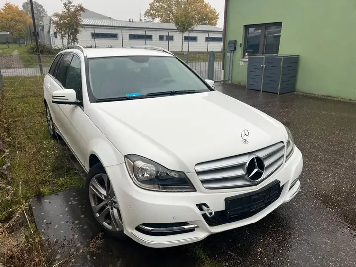 Mercedes-Benz C200