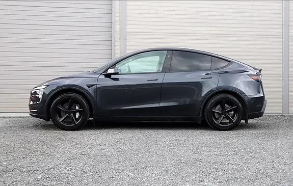 Tesla Model Y 2025 photo 2