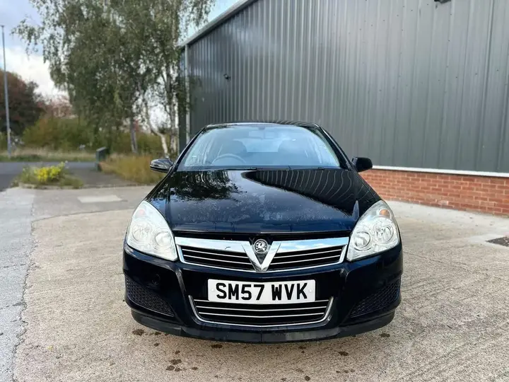 Vauxhall Astra 2007 photo 2