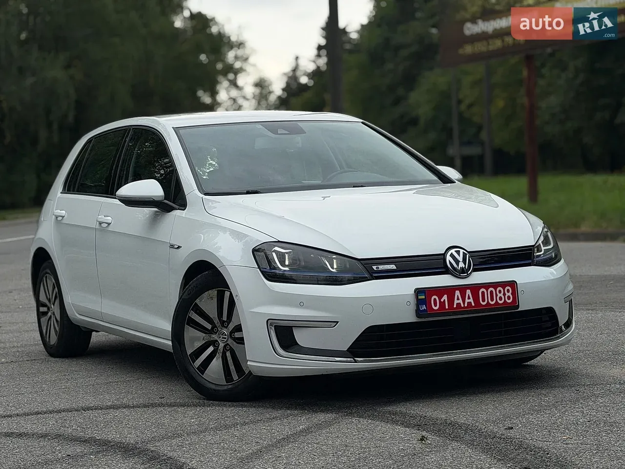 Volkswagen E-Golf 2015 photo 2