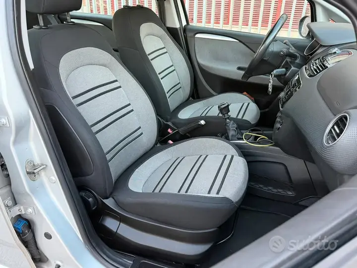 Fiat Punto Evo 2012 photo 4