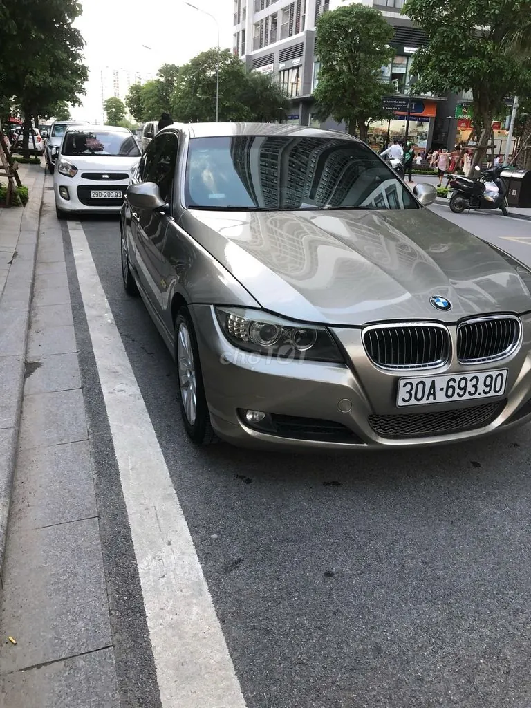 BMW 320I 2009 photo 4
