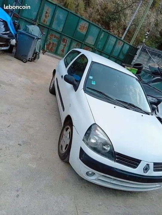 Renault Clio 2006 photo 2
