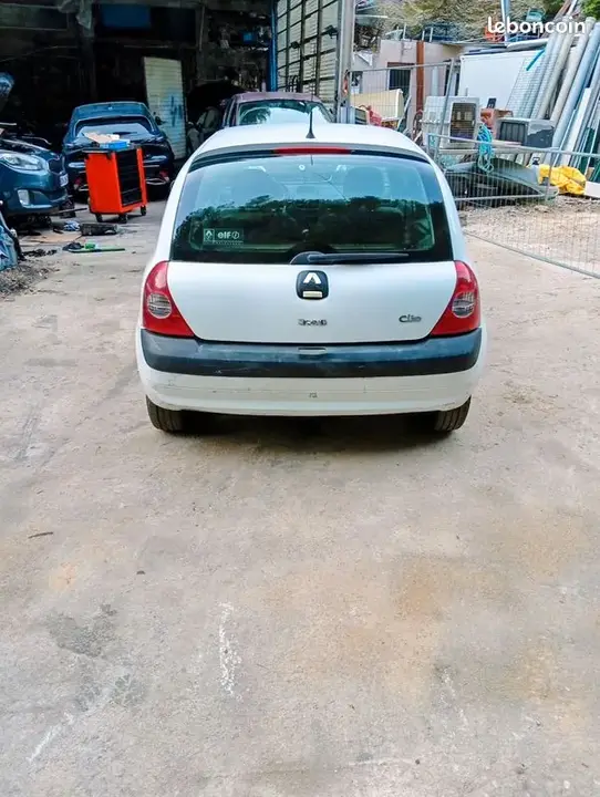 Renault Clio 2006 photo 3