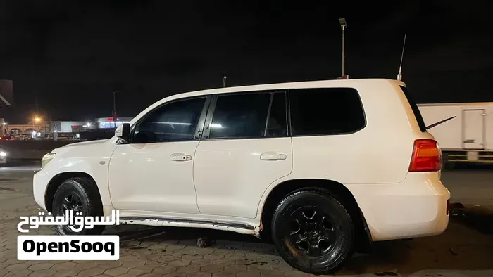 Toyota Land Cruiser 2011 photo 2