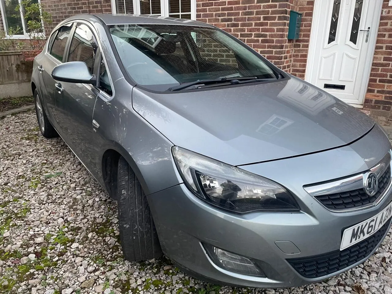 Vauxhall Astra 2011 photo 2