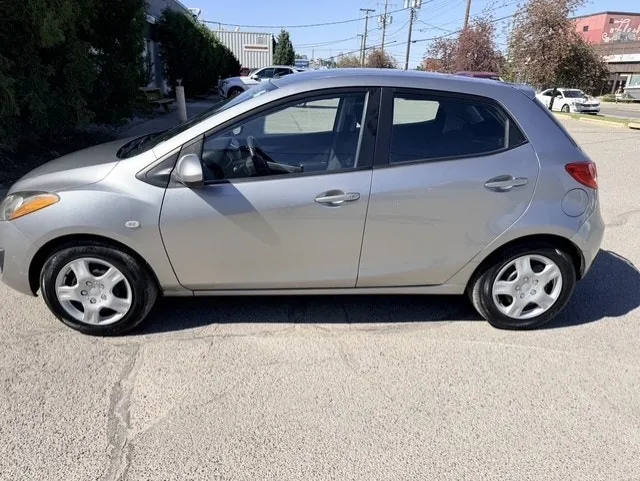 Mazda Mazda2 2012 photo 2