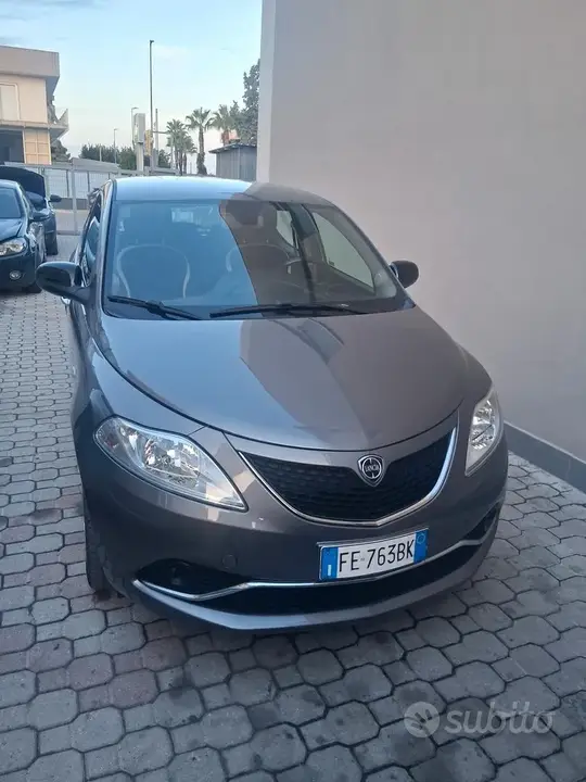 Lancia Ypsilon