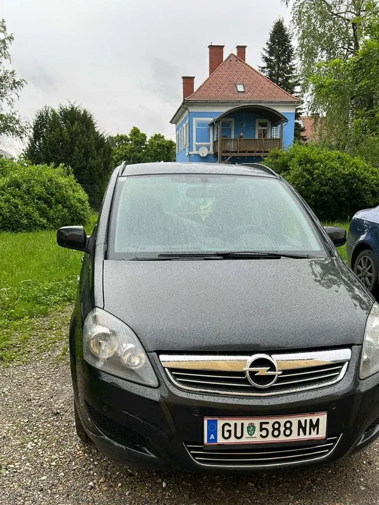 Opel Zafira 2012 photo 2
