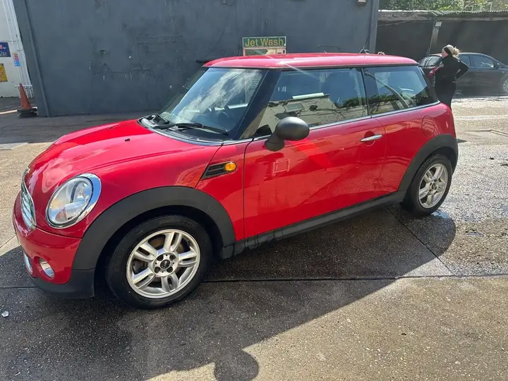 Mini Hatch 2012 photo 4