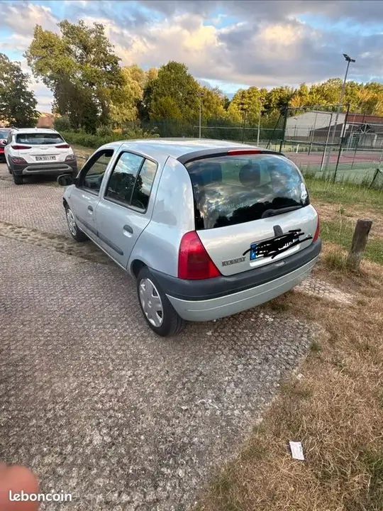 Renault Clio 2000 photo 2