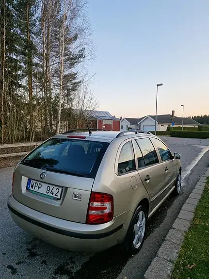 Skoda Fabia 2005 photo 2