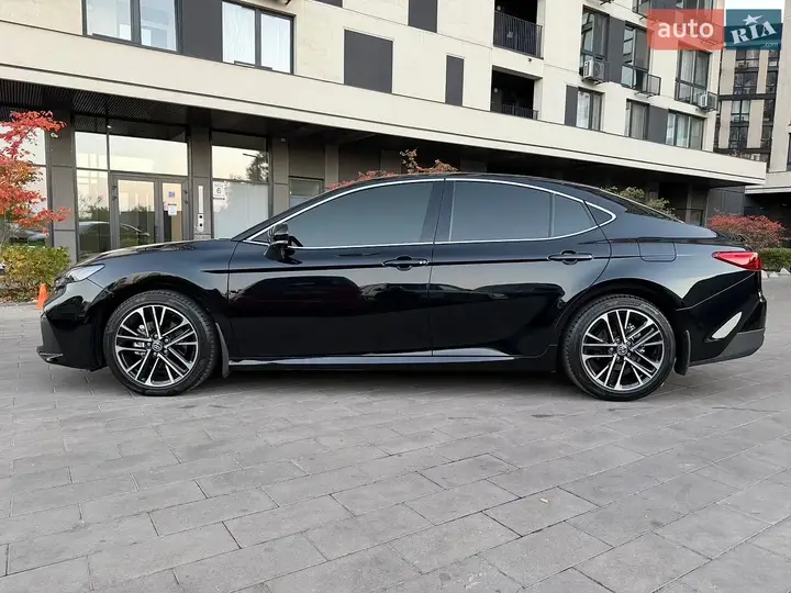 Toyota Camry 2024 photo 3