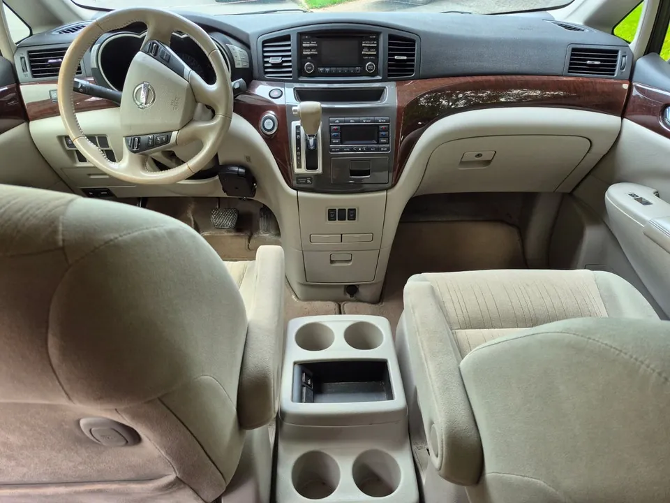 Nissan Quest 2013 photo 2
