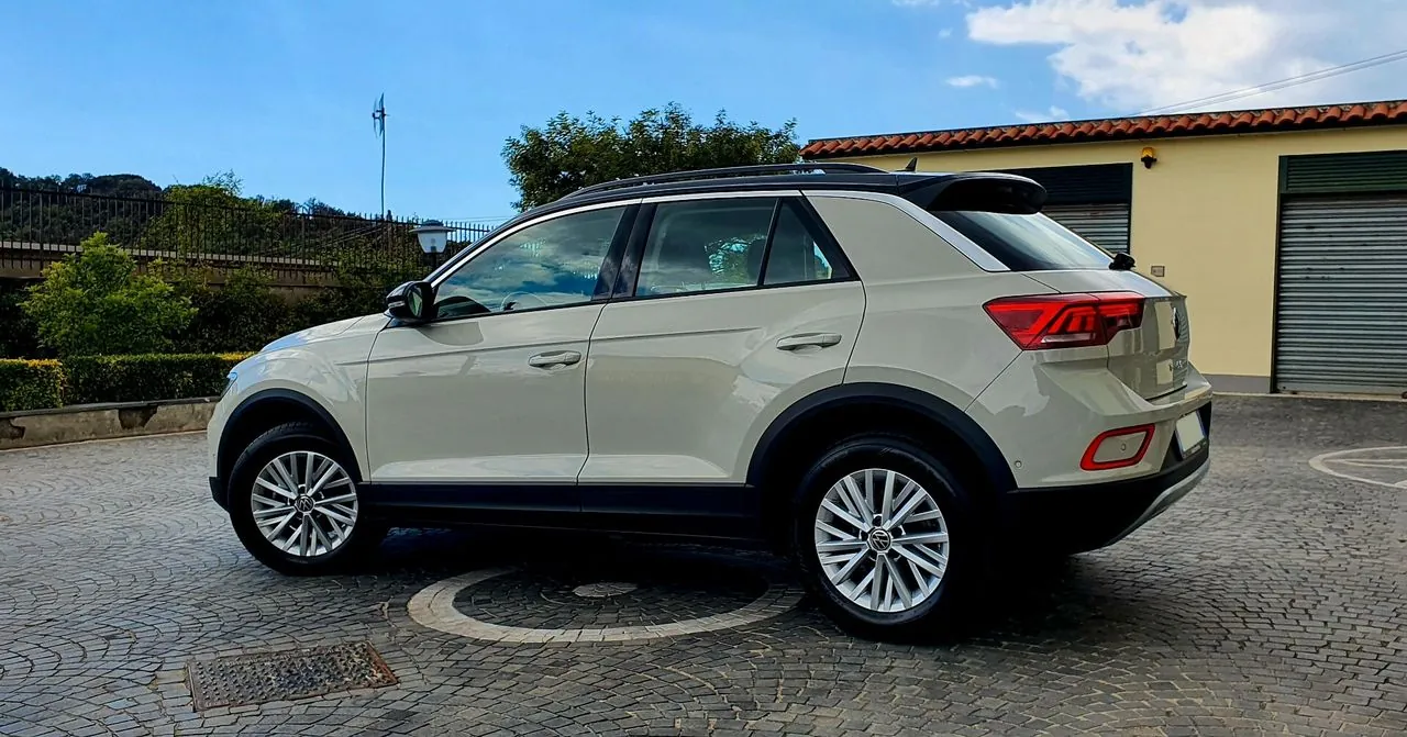 Volkswagen T-Roc 2023 photo 3