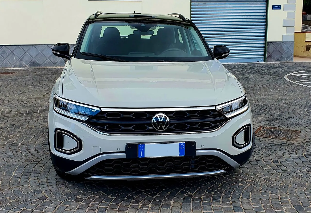 Volkswagen T-Roc 2023 photo 2