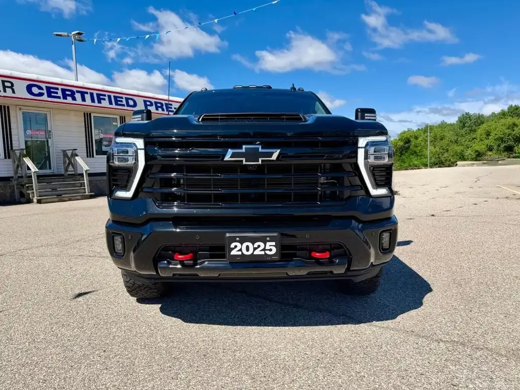 Chevrolet Silverado 2500 2025 photo 2