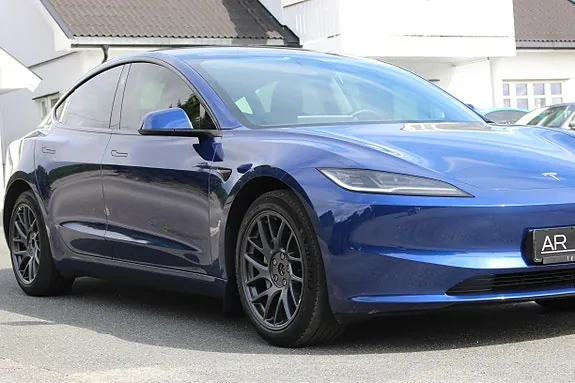 Tesla Model 3 2024 photo 4