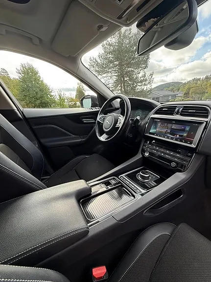 Jaguar F-Pace 2017 photo 5
