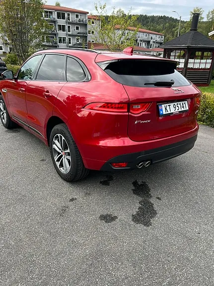 Jaguar F-Pace 2017 photo 2