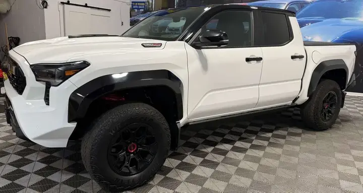 Toyota Tacoma 2025 photo 2