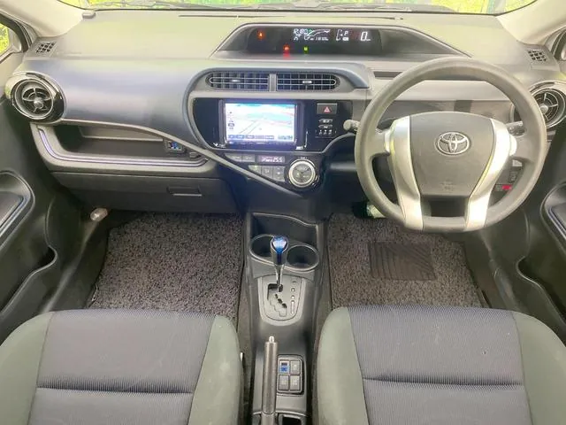 Toyota Aqua 2015 photo 2