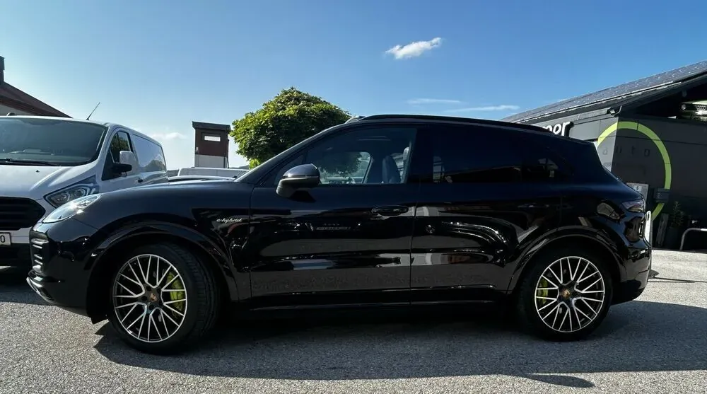 Porsche Cayenne 2022 photo 2