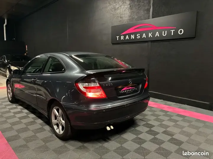 Mercedes-Benz C-Class 2005 photo 3