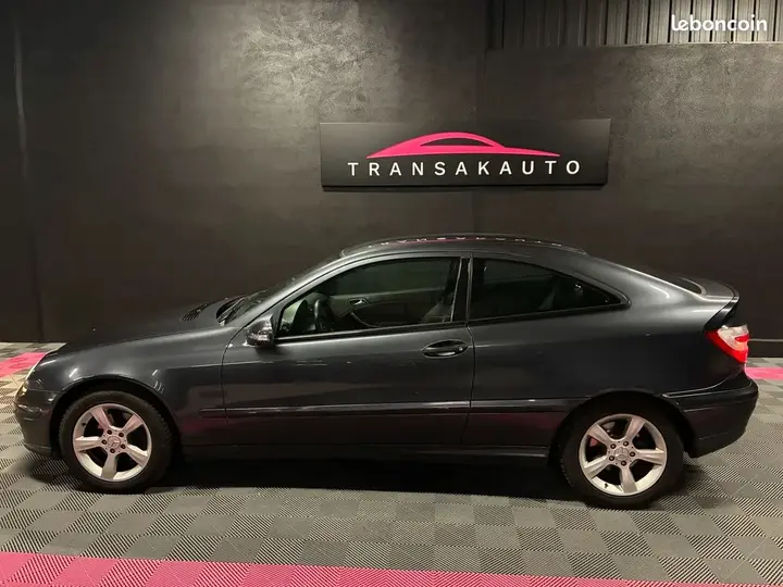 Mercedes-Benz C-Class 2005 photo 2