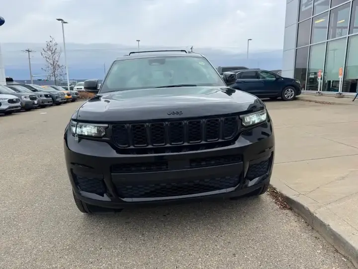 Jeep Grand Cherokee L 2024 photo 2
