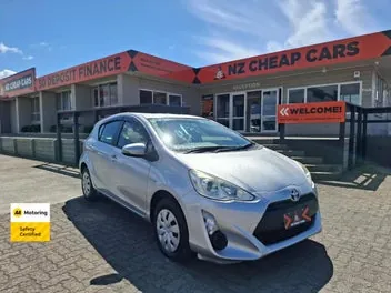 Toyota Aqua 2016 photo 2