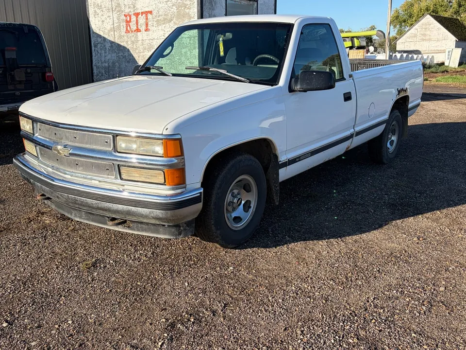 Chevrolet C/K Pickup 1500 1996 photo 2
