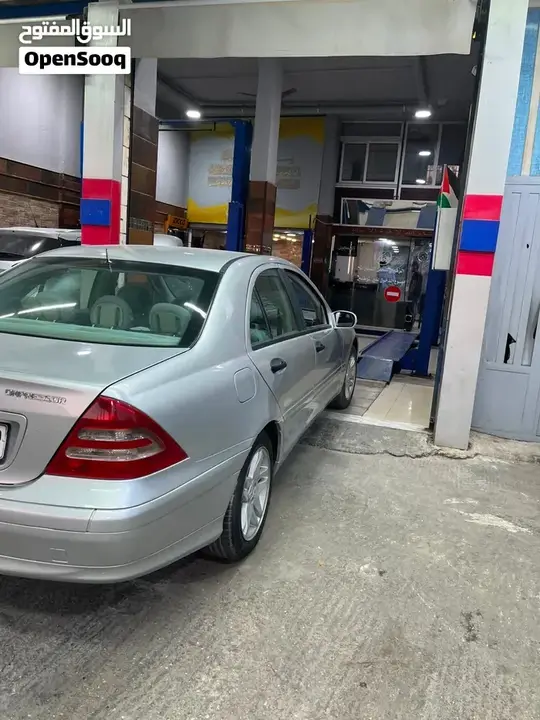 Mercedes-Benz C-Class 2004 photo 2