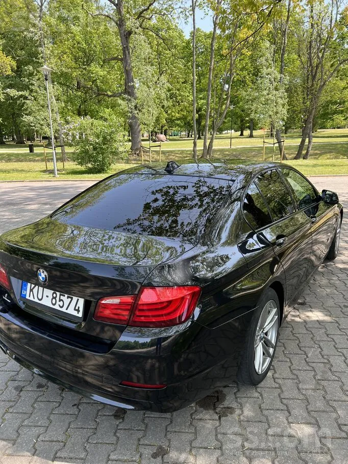 BMW 530 2012 photo 2
