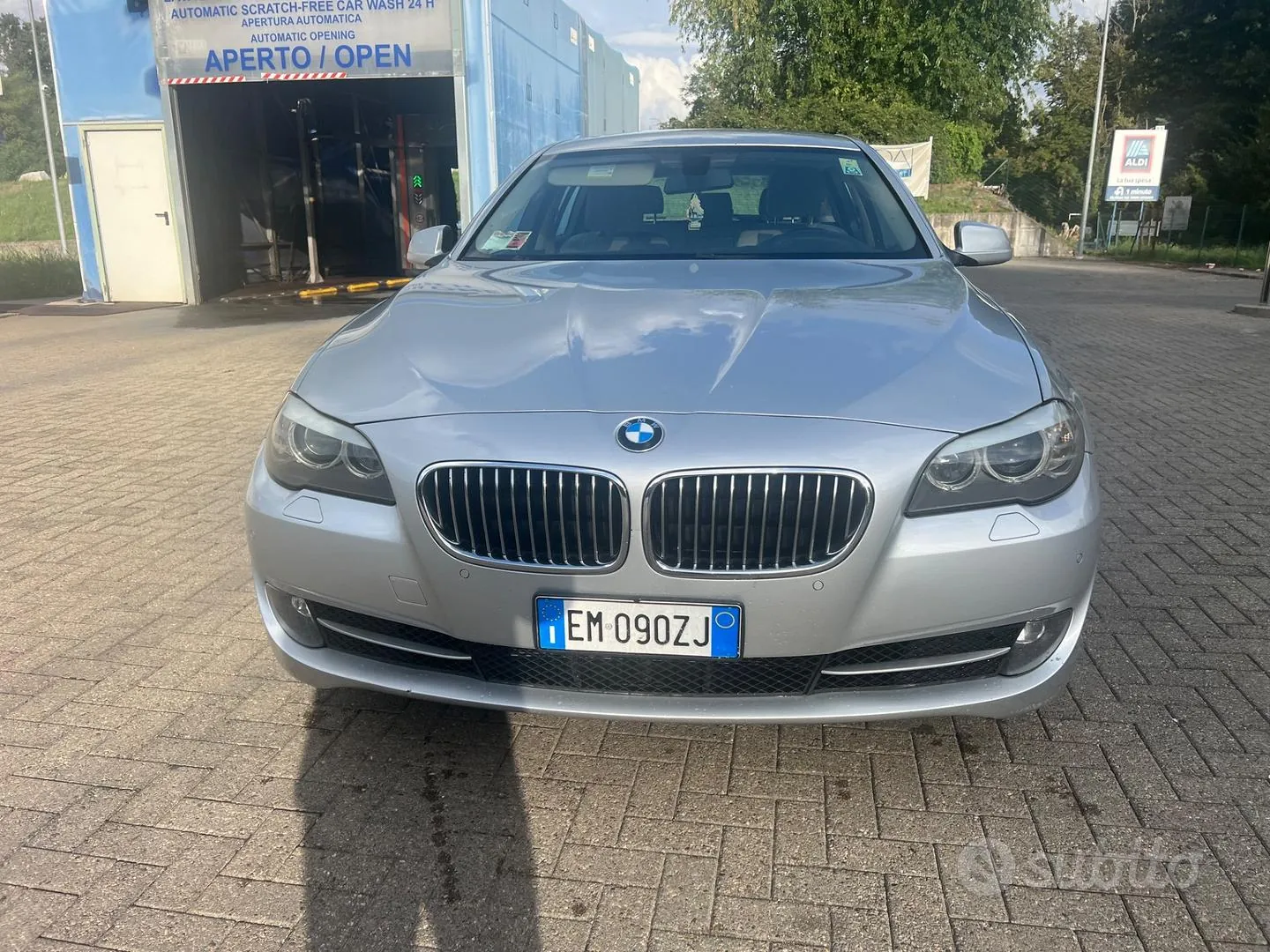 BMW 5 Series 2012 photo 2