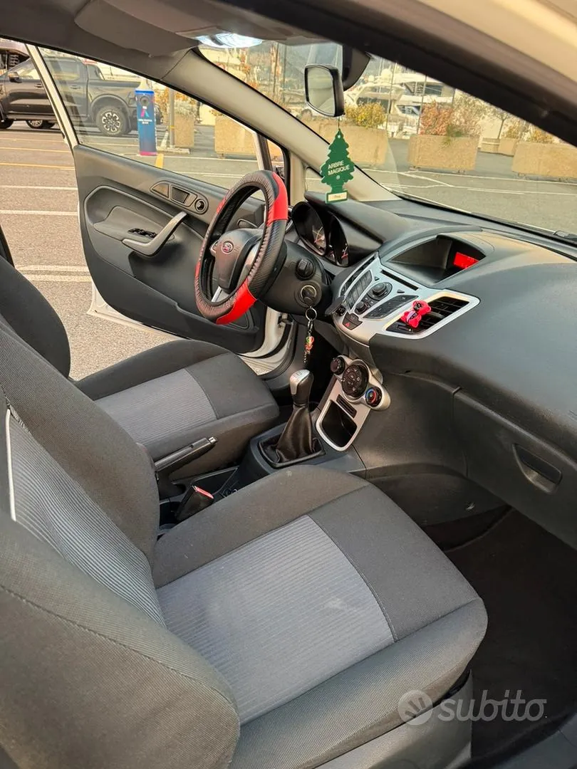 Ford Fiesta 2011 photo 5
