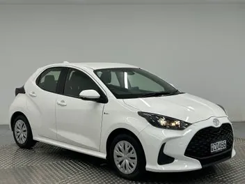 Toyota Yaris 2024 photo 2